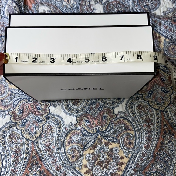 Chanel gift box with tissue 9”x9”x4” - Picture 2 of 9